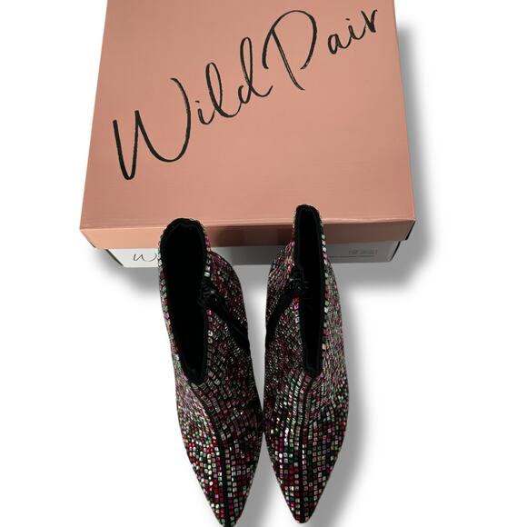 NEW Wild Pair Black Rainbow Rhinestone Bootie Size 6 Embellished Sparkly Heels - Picture 9 of 12